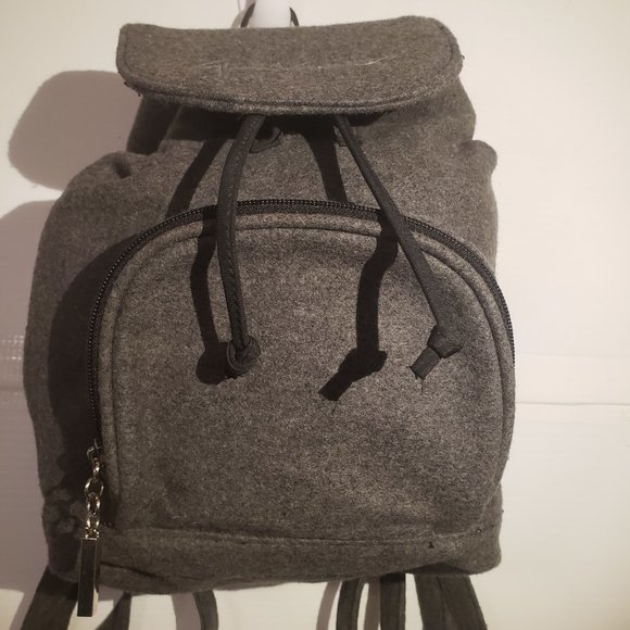 Gloria Vanderbilt Bag Mini shoulder straps grey black top flap cinch closure G - Picture 2 of 12